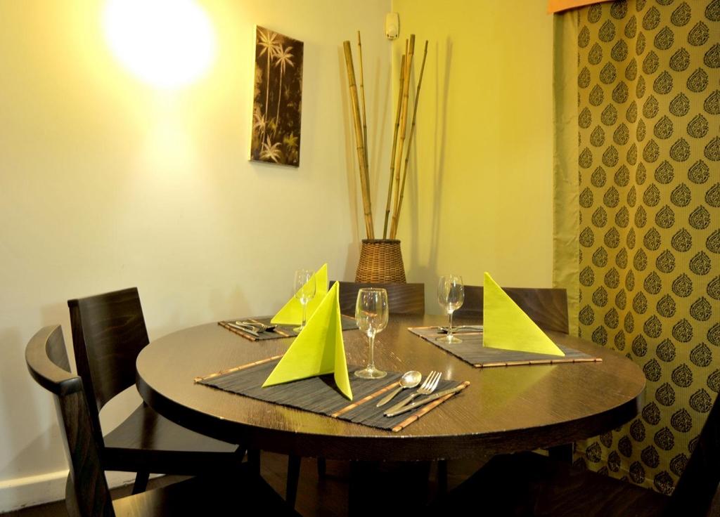 Kyriad Annecy Cran-Gevrier Restoran foto