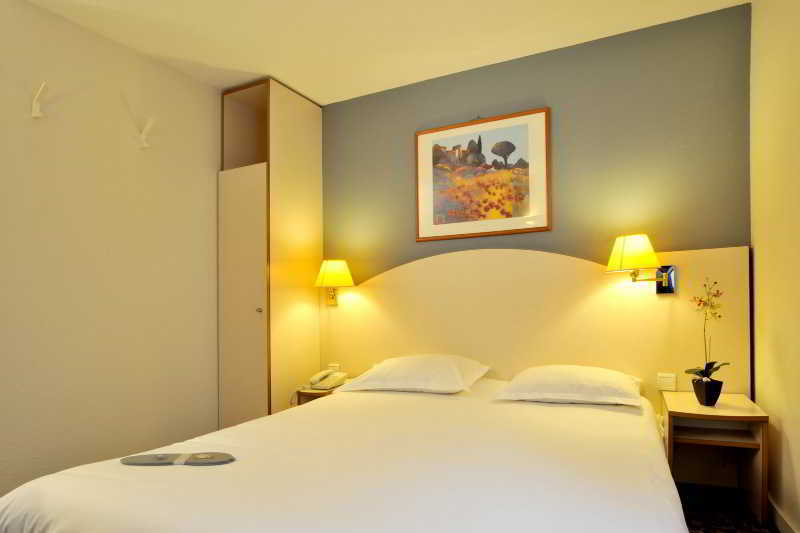 Kyriad Annecy Cran-Gevrier Bagian luar foto