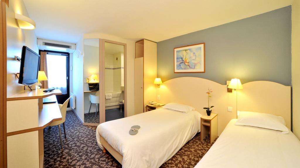Kyriad Annecy Cran-Gevrier Bagian luar foto