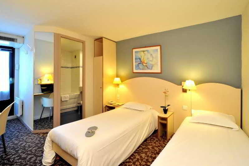Kyriad Annecy Cran-Gevrier Bagian luar foto